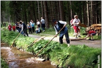 Schwarzenberským plavebním kanále na česko-rakouských hranicích poplují znovu polena