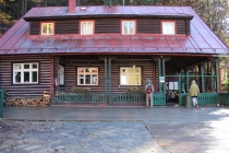 Šumava láká na jízdy kočárem, pozorování jelenů i výpravy za vydrami
